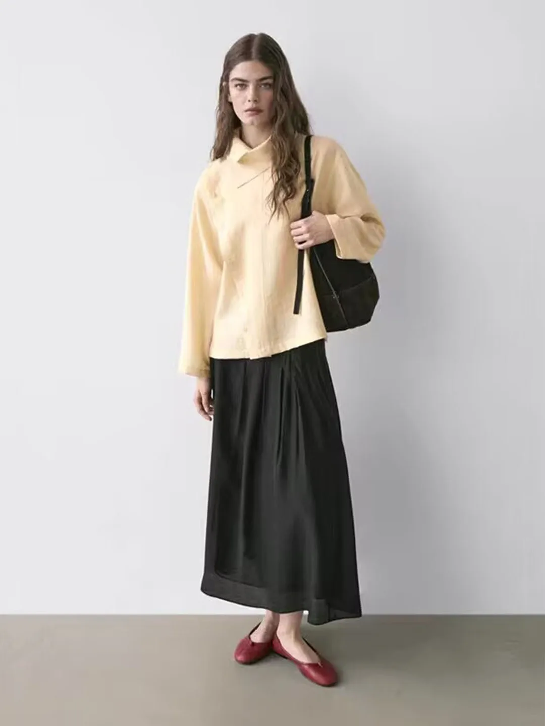 Black Asymmetrical Skirt Women's Loose Fit Casual Style Natural Waist Draped Gored Half-length Skirts for Spring Season
Black Asymmetrical Skirt Women's Loose Fit Casual Style Natural Waist Draped Gored Half-length Skirts for Spring Season