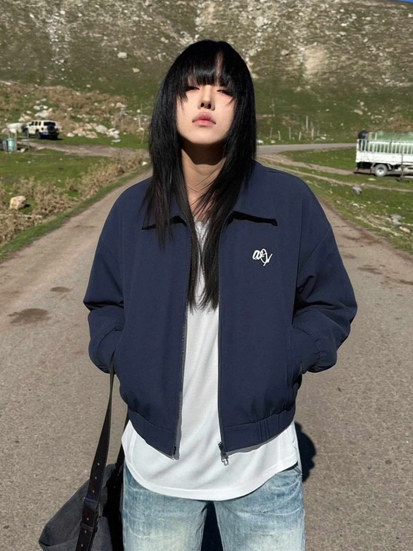 Американская ретро-куртка в рабочем стиле для женщин, весенняя, с воротником на молнии, свободного кроя, плотная, повседневная, модная, для поездок на работу, с длинными рукавами, дышащая
Американская ретро-куртка в рабочем стиле для женщин, весенняя, с воротником на молнии, свободного кроя, плотная, повседневная, модная, для поездок на работу, с длинными рукавами, дышащая