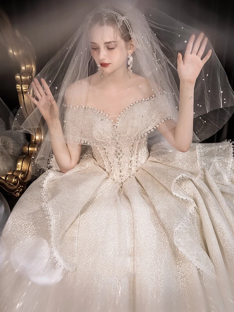 Luxury Pearl Wedding Dress Off The Shoulder Sequined Tiered Boat Neck Bead Sweep Train Lace Up Backless Princess Bridal Gown
Luxury Pearl Wedding Dress Off The Shoulder Sequined Tiered Boat Neck Bead Sweep Train Lace Up Backless Princess Bridal Gown