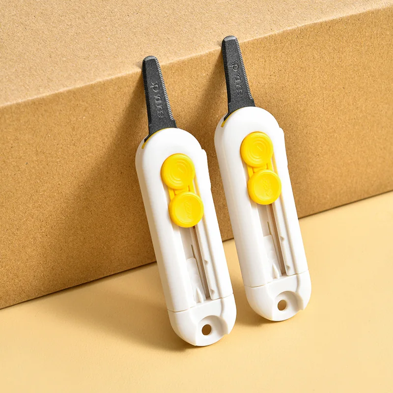 Прочный мини-коробка из АБС-пластика, 1 шт., магнитный мини-резак для коробок, портативный резак для коробок, открывалка для писем и резак для бумаги, выдвижное лезвие
Прочный мини-коробка из АБС-пластика, 1 шт., магнитный мини-резак для коробок, портативный резак для коробок, открывалка для писем и резак для бумаги, выдвижное лезвие