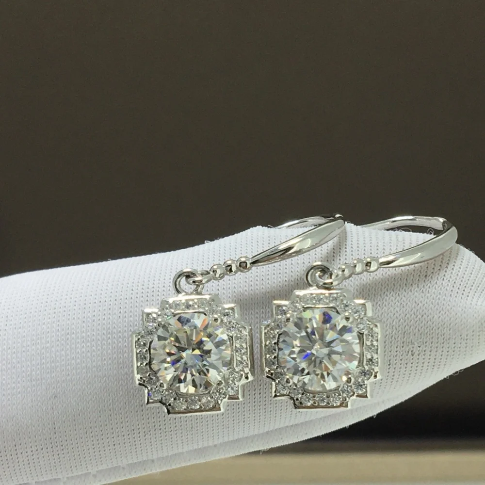 S925 2Carats Natural Moissanite Diamond Cube Earrings Fashion Elegance Jewelry Birthday Crystal Women Mature Charm Gift 1Pair
S925 2Carats Natural Moissanite Diamond Cube Earrings Fashion Elegance Jewelry Birthday Crystal Women Mature Charm Gift 1Pair