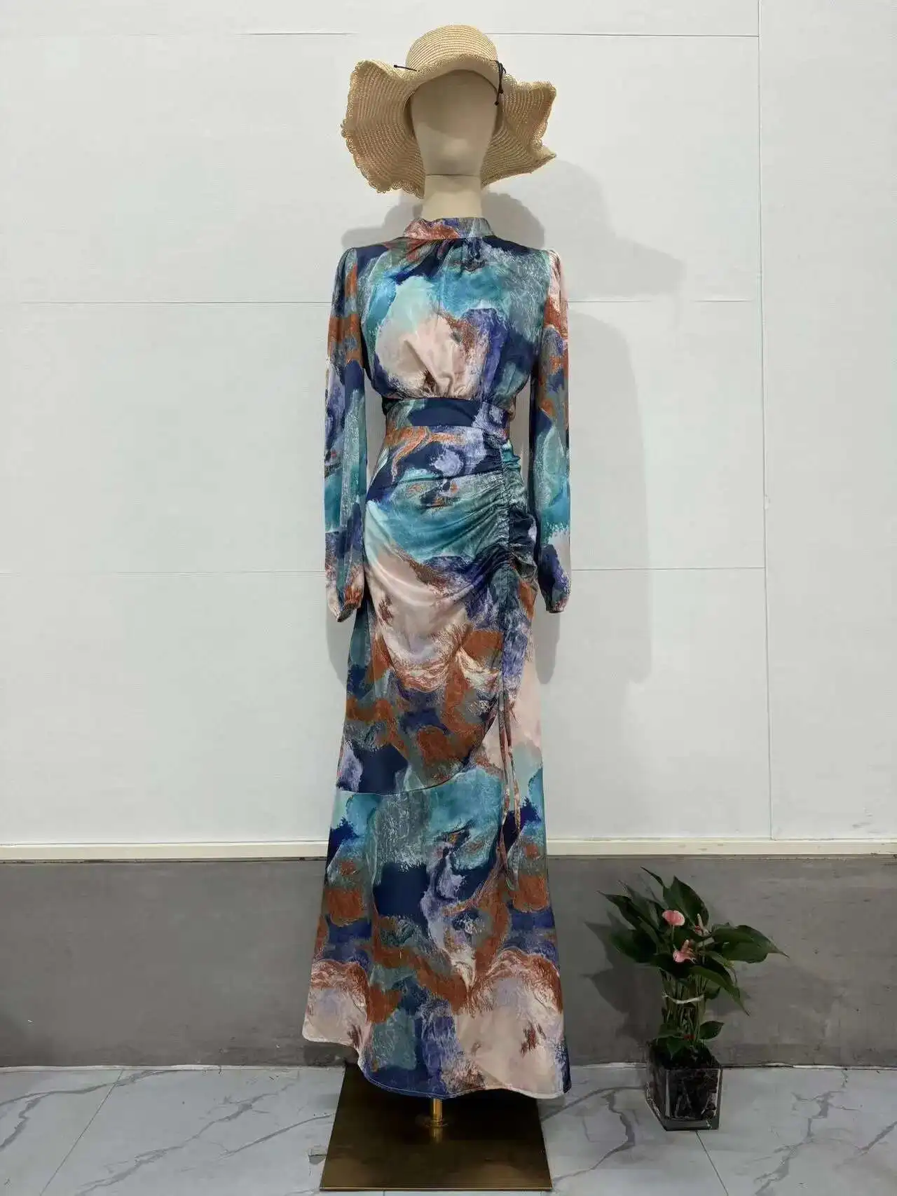 Autumn Woman Clothing 2024 New Pleated Waist Slimming Abaya Muslim Dress Exotic Style Long Sleeved Mid Length Dress For Women
Autumn Woman Clothing 2024 New Pleated Waist Slimming Abaya Muslim Dress Exotic Style Long Sleeved Mid Length Dress For Women