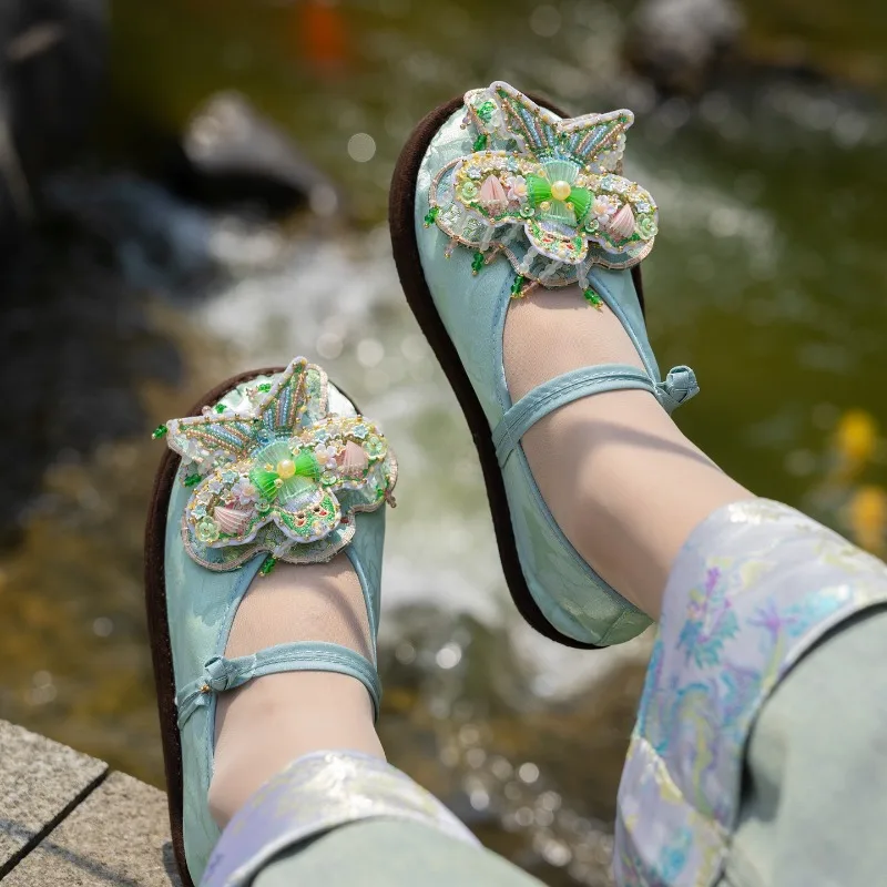Intangible Cultural Heritage Handmade Tiger Head Shoes Retro Ethnic Style Cloth Shoes National Style Embroidered Single Shoes
Intangible Cultural Heritage Handmade Tiger Head Shoes Retro Ethnic Style Cloth Shoes National Style Embroidered Single Shoes