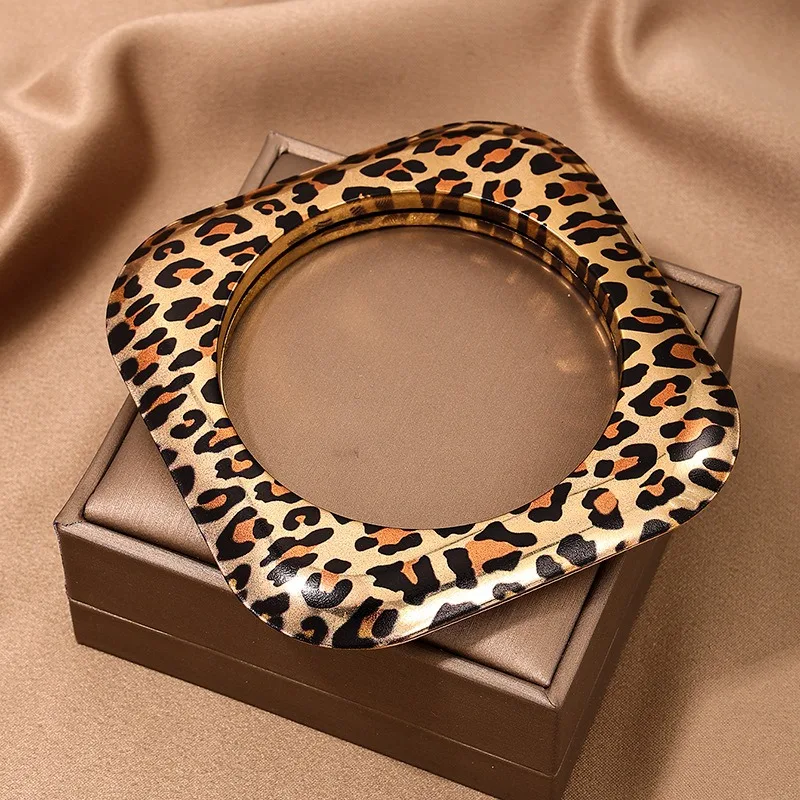 Punk Leopard-print Alloy Metal Geometric Square Bracelet For Women Girls Party Hip-hop Rock Aesthetics Bangles Hand Jewelry Gift
Punk Leopard-print Alloy Metal Geometric Square Bracelet For Women Girls Party Hip-hop Rock Aesthetics Bangles Hand Jewelry Gift