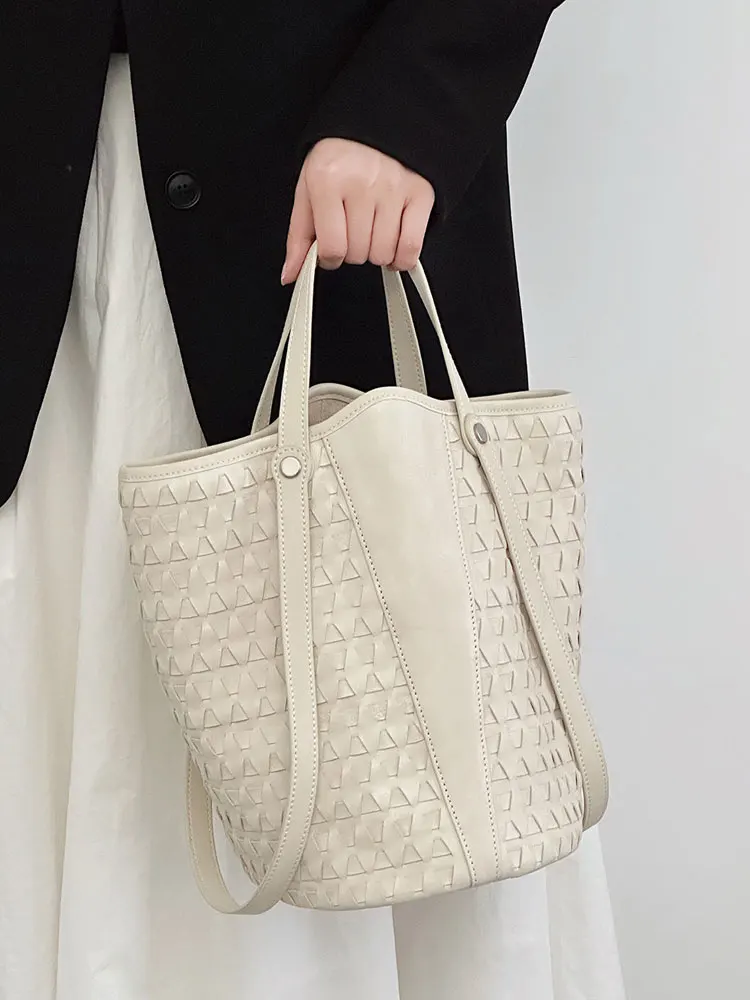 White Bucket Bag Women's Commuter Crossbody Bag 2026 New Style Lightweight Luxury Handwoven Handbag Summer Tote Bag
White Bucket Bag Women's Commuter Crossbody Bag 2026 New Style Lightweight Luxury Handwoven Handbag Summer Tote Bag