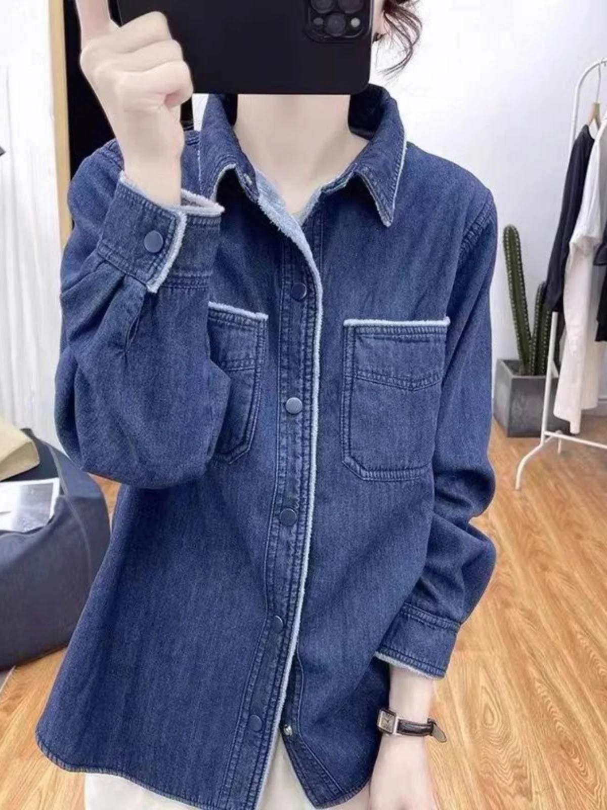 Женская джинсовая куртка на флисовой подкладке, модный топ для многослойных образов, маленький размер, осенне-зимний наряд, повседневная одежда для работы и отдыха
Женская джинсовая куртка на флисовой подкладке, модный топ для многослойных образов, маленький размер, осенне-зимний наряд, повседневная одежда для работы и отдыха