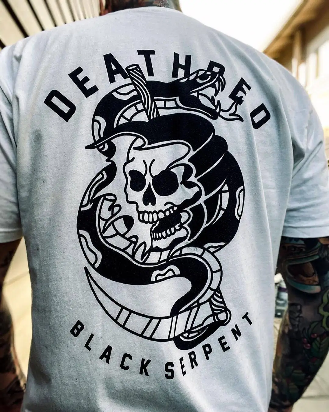 Футболка в стиле американского ретро-панка с коротким рукавом, из чистого хлопка, для мужчин и женщин, летняя, в стиле кэжуал.
Футболка в стиле американского ретро-панка с коротким рукавом, из чистого хлопка, для мужчин и женщин, летняя, в стиле кэжуал.