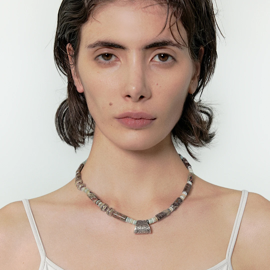 AB/925 Silver handmade series Natural stone irregular design light luxury neutral choker all-match necklace for men and women
AB/925 Silver handmade series Natural stone irregular design light luxury neutral choker all-match necklace for men and women