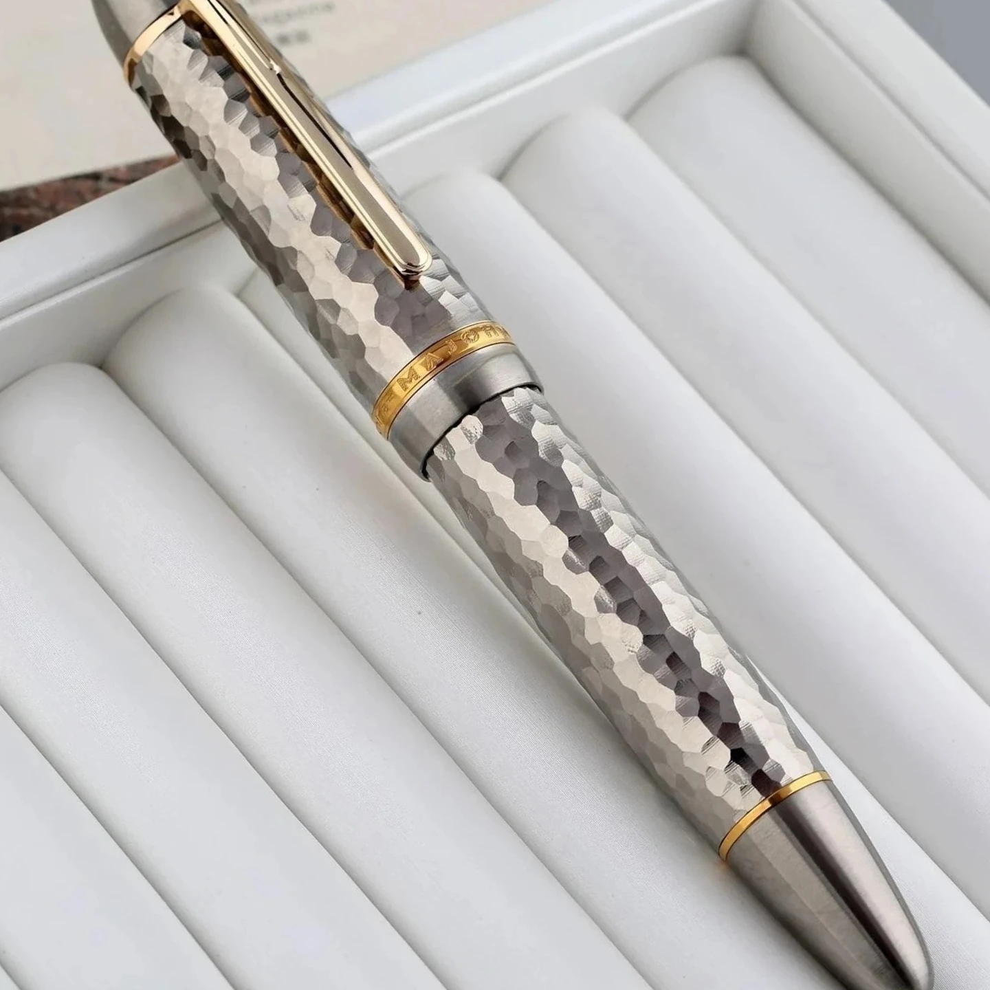 MAJOHN Ti136 Premium Titanium Alloy Piston Fountain Pen Metal Hammer Pattern Version EF/FM Fountain Pen Writing Gift Pens
MAJOHN Ti136 Premium Titanium Alloy Piston Fountain Pen Metal Hammer Pattern Version EF/FM Fountain Pen Writing Gift Pens