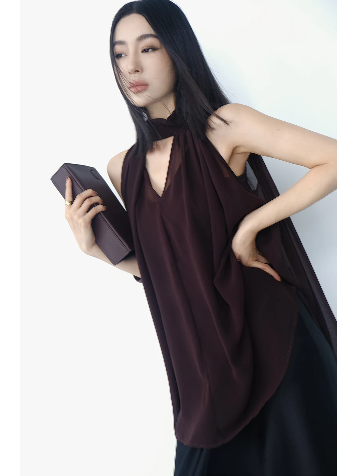 ZhouMiao Women's A-Line Sleeveless Pleated Chiffon Top with Built-In Chest Pad Slimming Strap Two-Piece Set Casual Summer Wear
ZhouMiao Women's A-Line Sleeveless Pleated Chiffon Top with Built-In Chest Pad Slimming Strap Two-Piece Set Casual Summer Wear