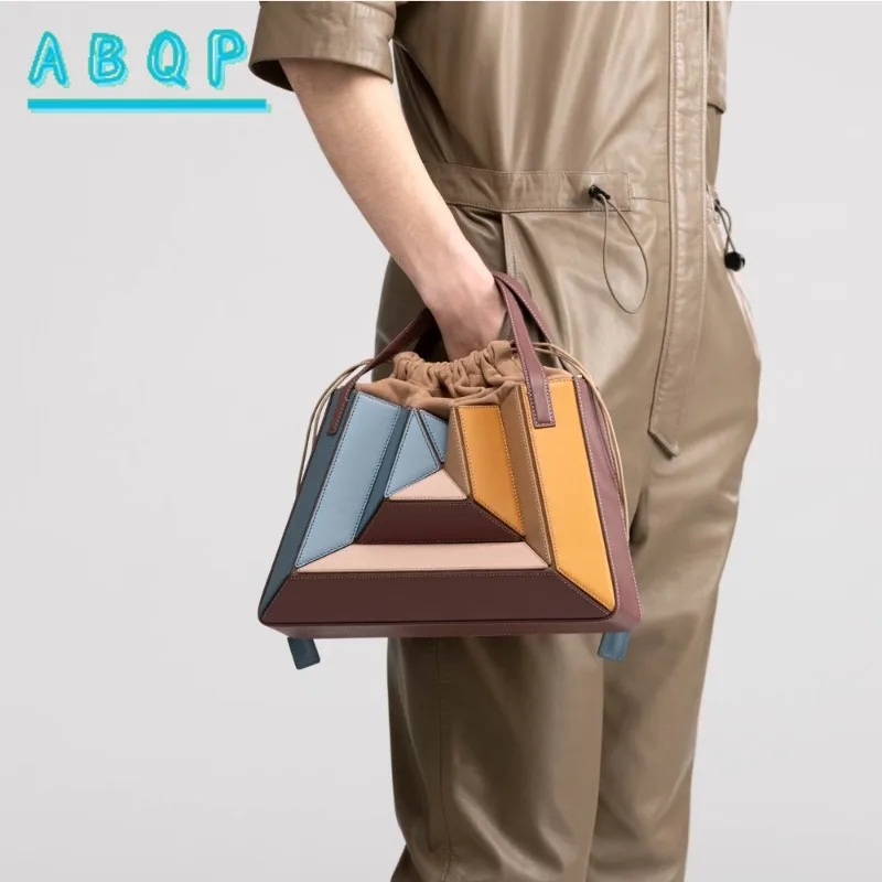 Многоцветная сумка с геометрическим рисунком, современная треугольная сумка с цветными блоками, дизайнерская сумка на плечо, повседневная модная ручная сумка для официальных мероприятий
Многоцветная сумка с геометрическим рисунком, современная треугольная сумка с цветными блоками, дизайнерская сумка на плечо, повседневная модная ручная сумка для официальных мероприятий