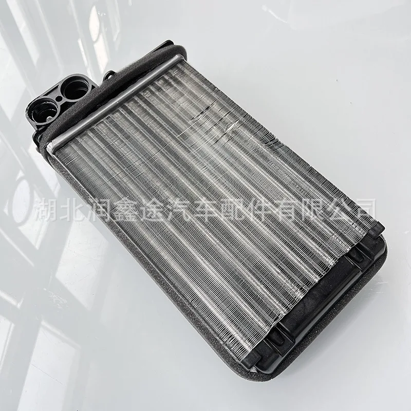Applicable for Dongfeng Citroen New Sega air conditioner warm air water tank small water tank
Applicable for Dongfeng Citroen New Sega air conditioner warm air water tank small water tank
