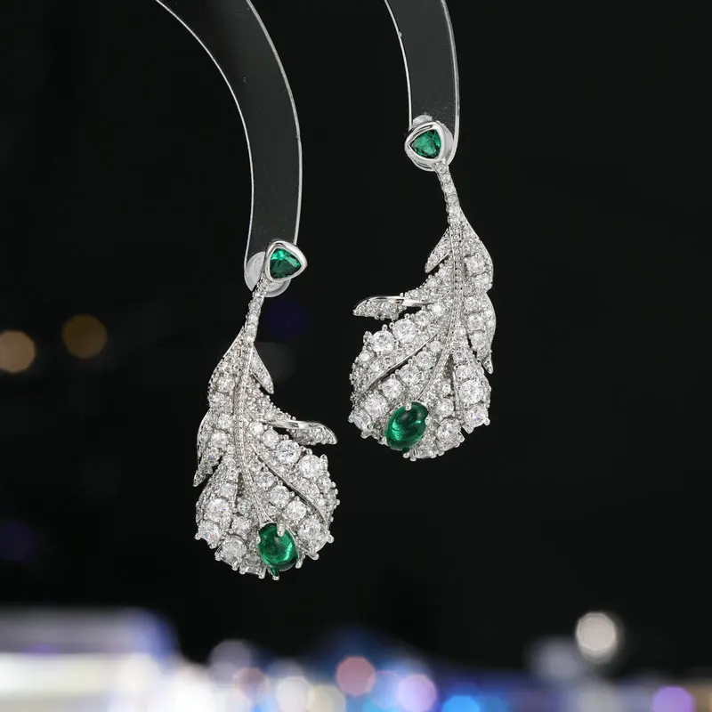 Luxurious Elegant Zircon Leaf Earrings with Feather, High-End Fashionable and Graceful Temperament, Suitable for Banquet Dre
Luxurious Elegant Zircon Leaf Earrings with Feather, High-End Fashionable and Graceful Temperament, Suitable for Banquet Dre