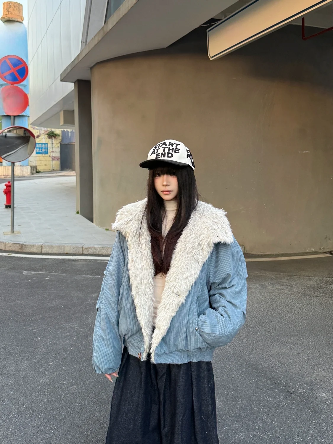 Винтажная вельветовая куртка Bodpeople для женщин: теплая зимняя куртка на пуговицах с воротником-стойкой, укороченная, на хлопковой подкладке
Винтажная вельветовая куртка Bodpeople для женщин: теплая зимняя куртка на пуговицах с воротником-стойкой, укороченная, на хлопковой подкладке