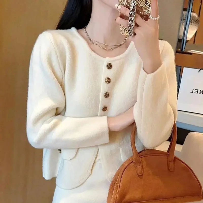 Xiaoxiangfeng Jacket Women's Spring Autumn New Round Neck Coat Fashion Elegant Knitwear Cardigan Ladies Loose Sweater Korean Top
Xiaoxiangfeng Jacket Women's Spring Autumn New Round Neck Coat Fashion Elegant Knitwear Cardigan Ladies Loose Sweater Korean Top