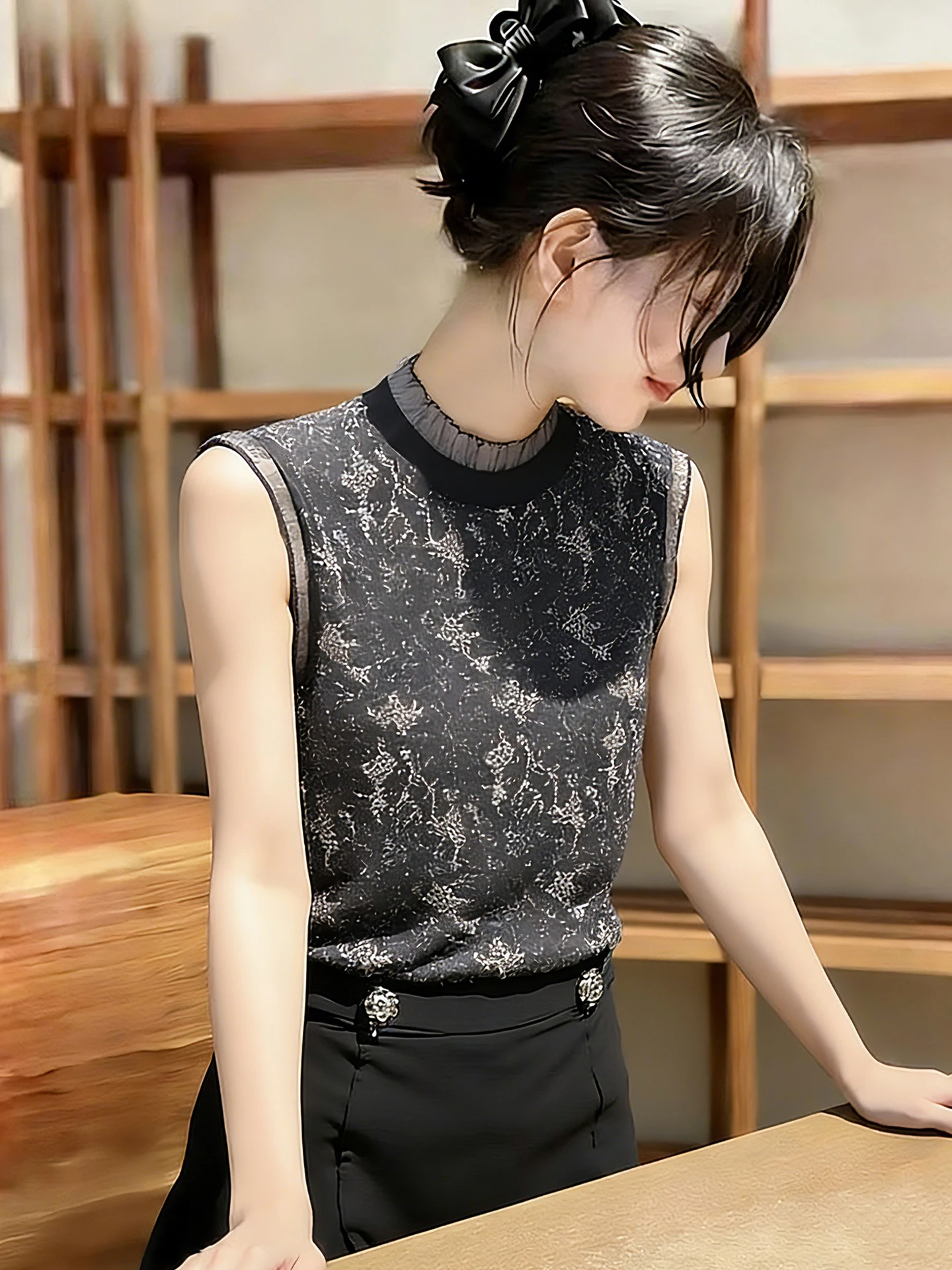 Fashionable Lace Sleeveless Top Women's Summer Slimming Versatile Design Korean Style round Neck Commute Silk Blend Shirt
Fashionable Lace Sleeveless Top Women's Summer Slimming Versatile Design Korean Style round Neck Commute Silk Blend Shirt