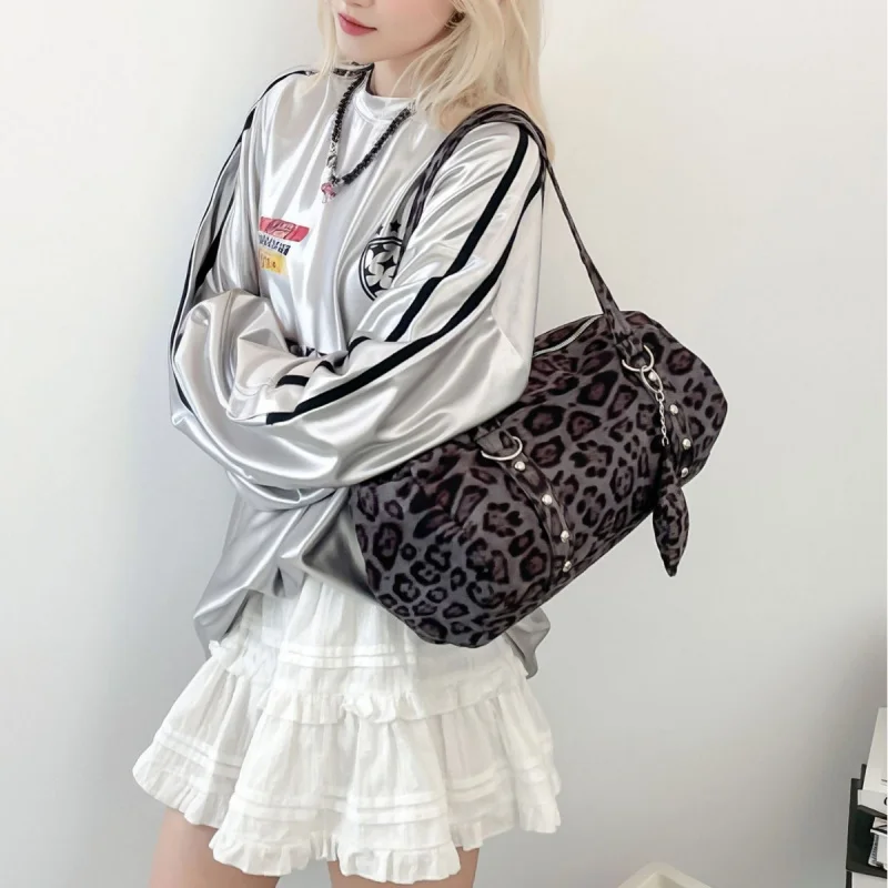 Special-interest designy2kHot Girl's Large Capacity Camouflage Trendy Star Leopard Print Shoulder Underarm Bag
Special-interest designy2kHot Girl's Large Capacity Camouflage Trendy Star Leopard Print Shoulder Underarm Bag