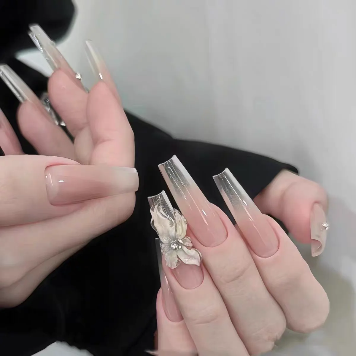 10pcs Handmade Long Ballerina Press On Nails Pure Nude Color Gradual Pink False Nails Glossy Diamond Flowers Fake Nail Wearable 
10pcs Handmade Long Ballerina Press On Nails Pure Nude Color Gradual Pink False Nails Glossy Diamond Flowers Fake Nail Wearable