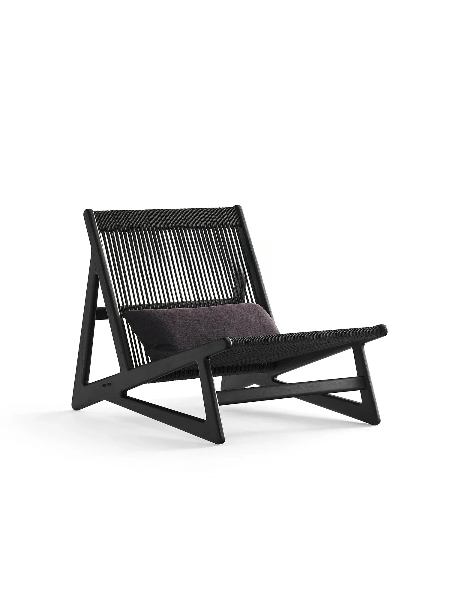 Ретро средневековый черный стул для гостиной из цельного дерева с плетеной веревкой, одиночный дизайнерский стул для отдыха
Ретро средневековый черный стул для гостиной из цельного дерева с плетеной веревкой, одиночный дизайнерский стул для отдыха