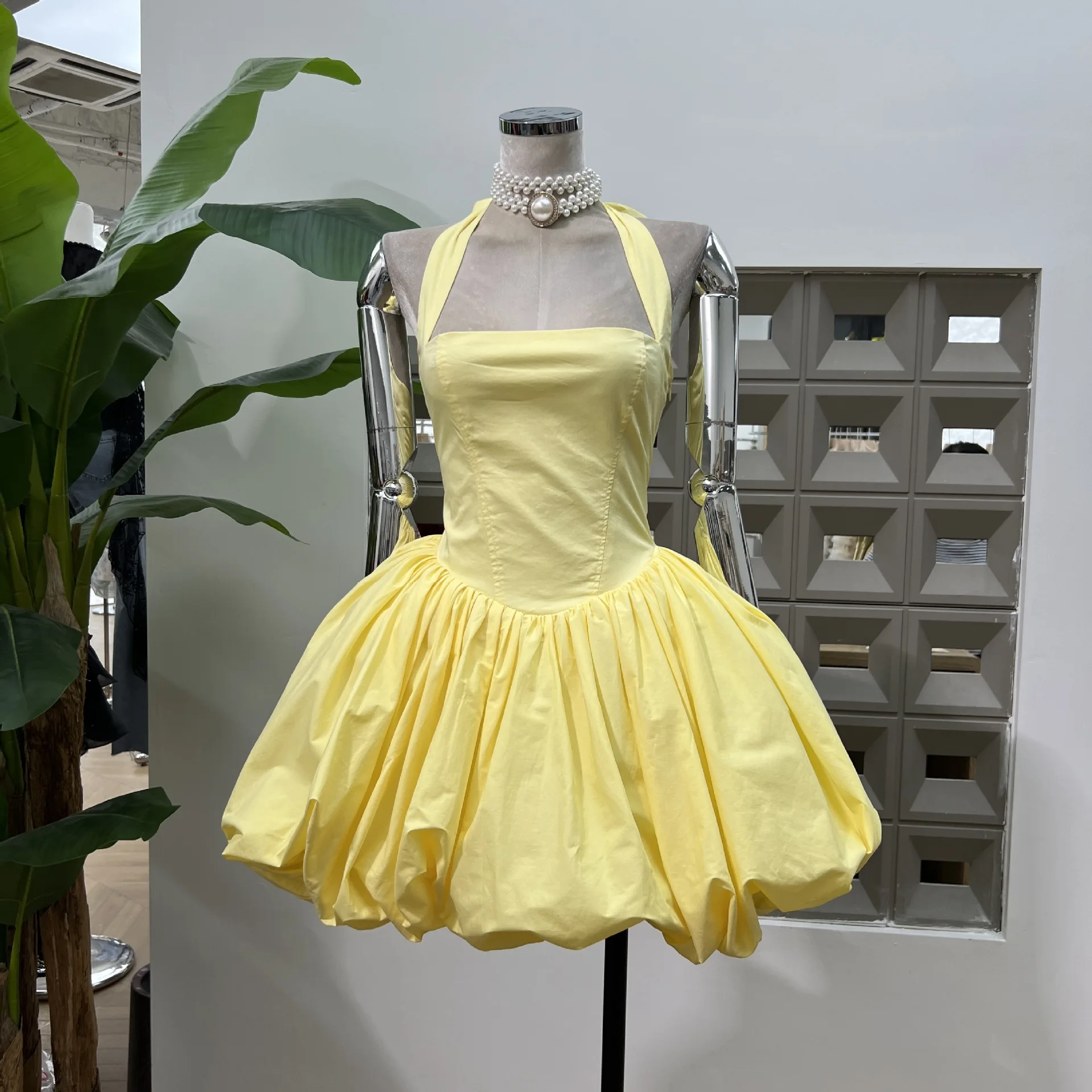 Yellow Sequar Collar Sleeveless Party Short Dress for Women 2025 Summre New Elegant High Waist Evening Dresses Women's Clothes
Yellow Sequar Collar Sleeveless Party Short Dress for Women 2025 Summre New Elegant High Waist Evening Dresses Women's Clothes