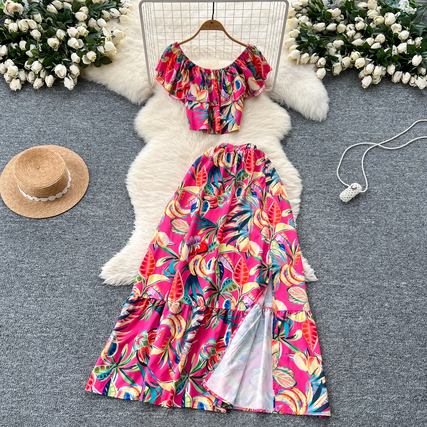 Элегантный сладкий тонкий топ с разрезом на шее и юбкой с высокой талией, французский уличный комплект из двух предметов
Элегантный сладкий тонкий топ с разрезом на шее и юбкой с высокой талией, французский уличный комплект из двух предметов