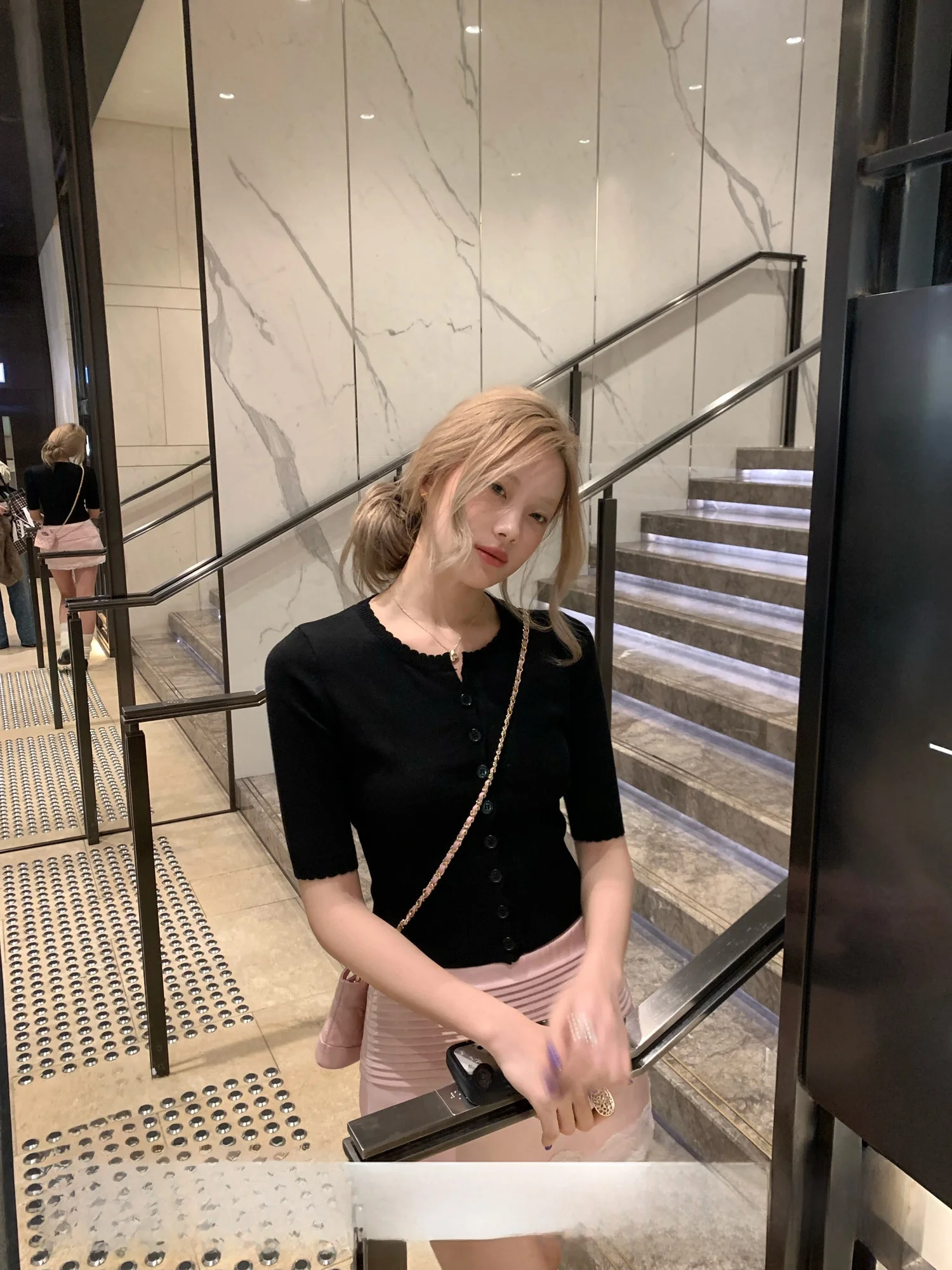 Black Knitted Sweater Women's Slim Fit Short Style Spring New Arrival Soft Polyester Fiber round Neck Button up Cardigan
Black Knitted Sweater Women's Slim Fit Short Style Spring New Arrival Soft Polyester Fiber round Neck Button up Cardigan