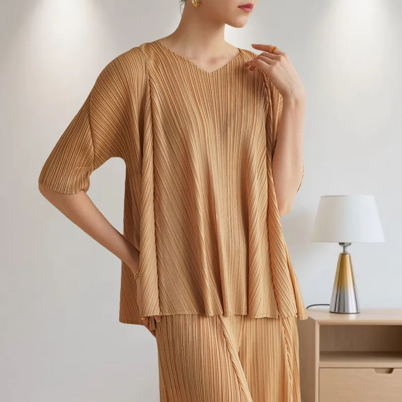 Summer New Miyake Pleated Comfortable Casual Thin V-neck T-shirt Simple Large Size Comfortable Lightweight Commuter Clothing
Summer New Miyake Pleated Comfortable Casual Thin V-neck T-shirt Simple Large Size Comfortable Lightweight Commuter Clothing