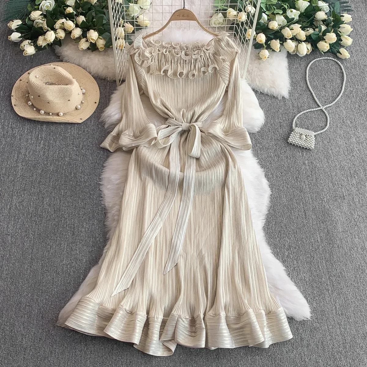 Three-dimensional Ruffled Shoulder Elegant Dress High-end Luxury Hot Stamping Print Dress Boho Belt Waist A-Line Midi Dress
Three-dimensional Ruffled Shoulder Elegant Dress High-end Luxury Hot Stamping Print Dress Boho Belt Waist A-Line Midi Dress