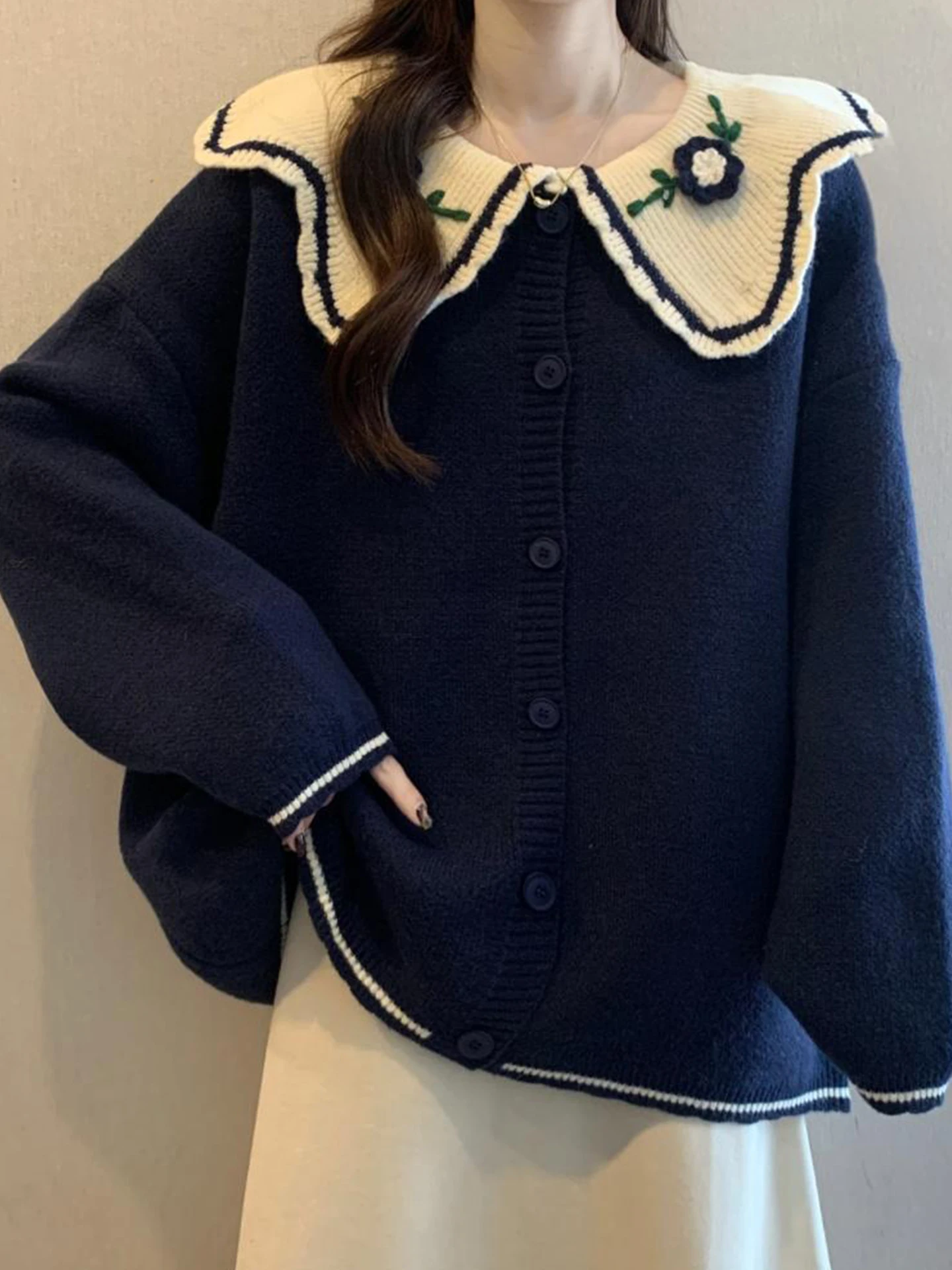 Oversized Knitted Cardigan Women's Autumn Winter plus Size Lazy High-End Feeling Age-Reducing Sweater Coat Doll Collar Embroi...
Oversized Knitted Cardigan Women's Autumn Winter plus Size Lazy High-End Feeling Age-Reducing Sweater Coat Doll Collar Embroi...