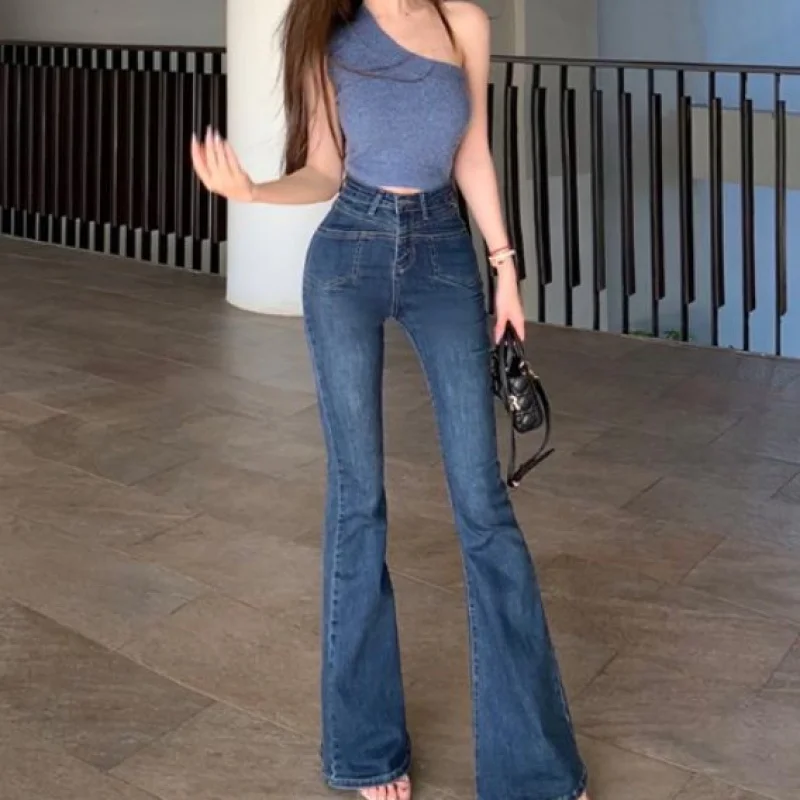 2023New high-waisted slim-fit micro-flared jeans in dark blue with pockets, wide-leg floor-length pants for trendy girls
2023New high-waisted slim-fit micro-flared jeans in dark blue with pockets, wide-leg floor-length pants for trendy girls