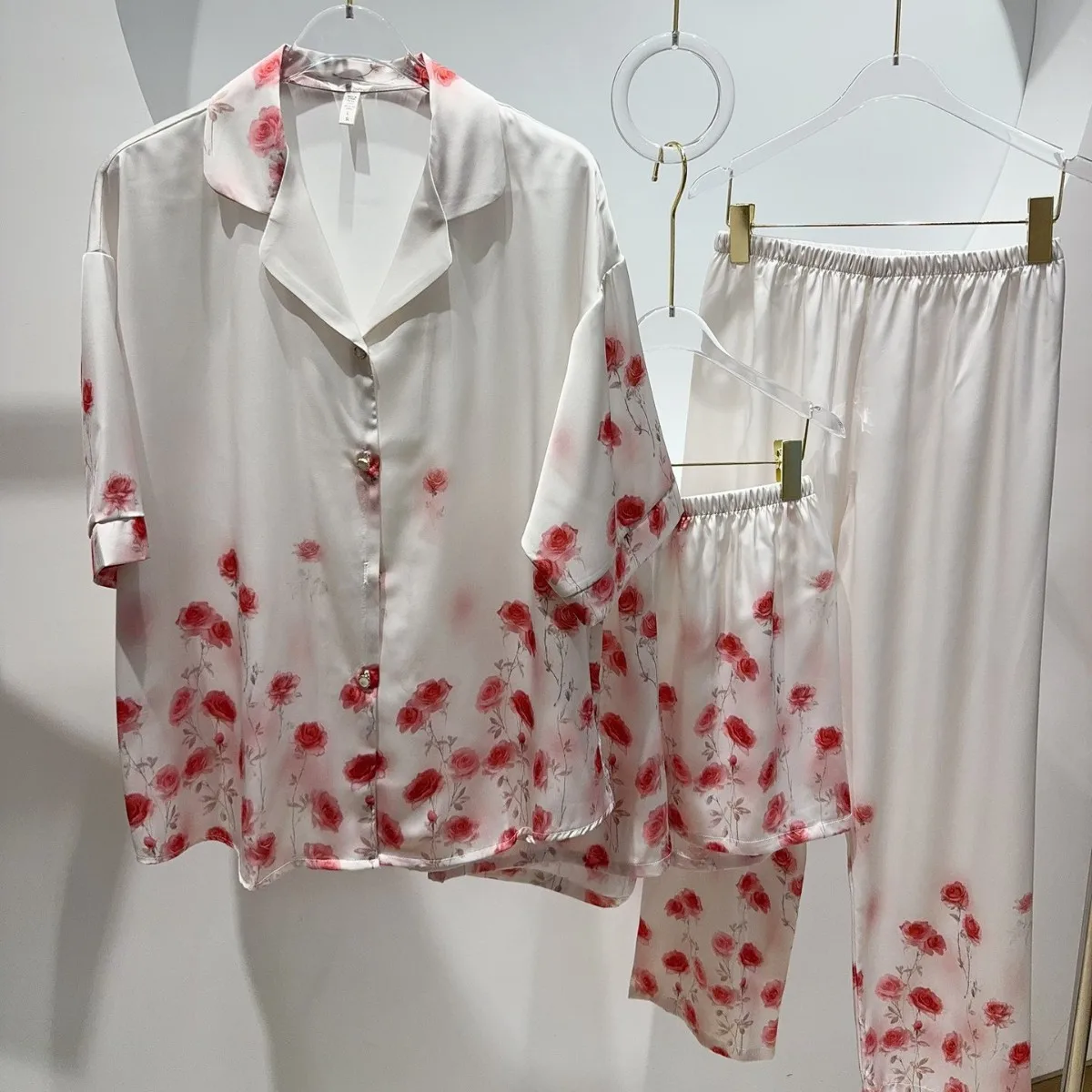 Red Flower Print Nightwear 3 Piece Suit Pajamas Home Clothes Loungewear Lapel Shirt Shorts Pants Spring New Sleepwear Pjs
Red Flower Print Nightwear 3 Piece Suit Pajamas Home Clothes Loungewear Lapel Shirt Shorts Pants Spring New Sleepwear Pjs