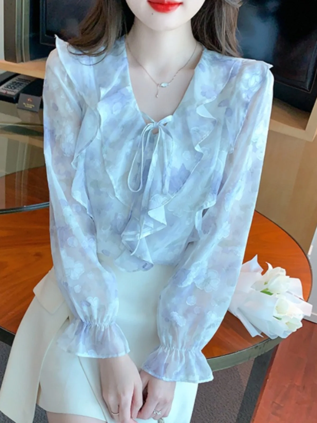 Новая женская шифоновая блузка с цветочным кружевом по краю, модная, на весну-лето, осень-зиму, элегантная и милая
Новая женская шифоновая блузка с цветочным кружевом по краю, модная, на весну-лето, осень-зиму, элегантная и милая