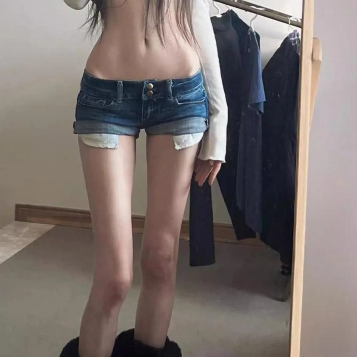 Retro Low-rise Denim Y2k Super Mini Shorts for Women Summer New Spice Girls Slim Curling Elastic Tight Jeans Hot Pants
Retro Low-rise Denim Y2k Super Mini Shorts for Women Summer New Spice Girls Slim Curling Elastic Tight Jeans Hot Pants
