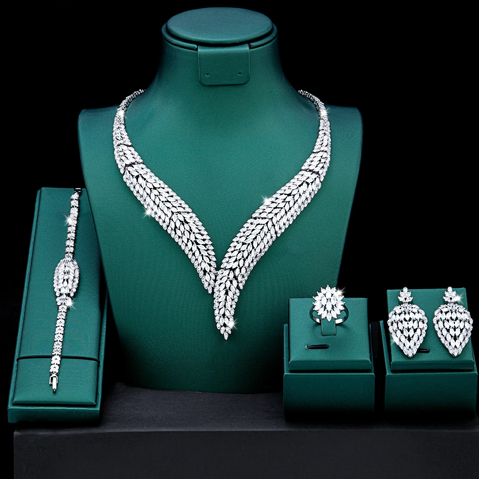 Luxurious transparent cubic zirconia women's jewelry set with necklace, earrings, bracelet, ring suitable for wedding party gift
Luxurious transparent cubic zirconia women's jewelry set with necklace, earrings, bracelet, ring suitable for wedding party gift