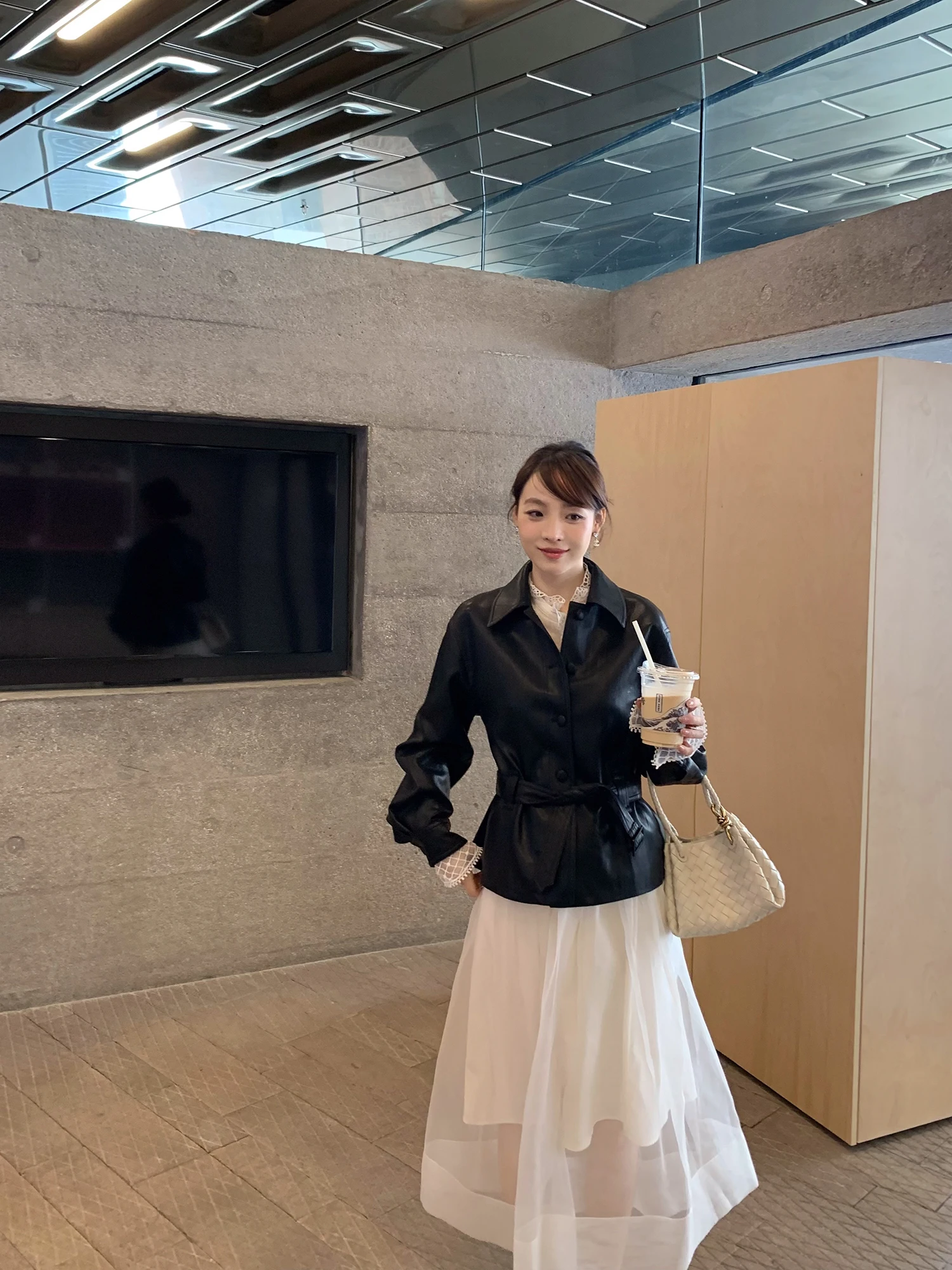 Elegant Heavyweight Soft PU Leather Waist-Cinching Jacket Long Sleeve Mid-Length Coat for Women by Le Lalin Spring 2026
Elegant Heavyweight Soft PU Leather Waist-Cinching Jacket Long Sleeve Mid-Length Coat for Women by Le Lalin Spring 2026