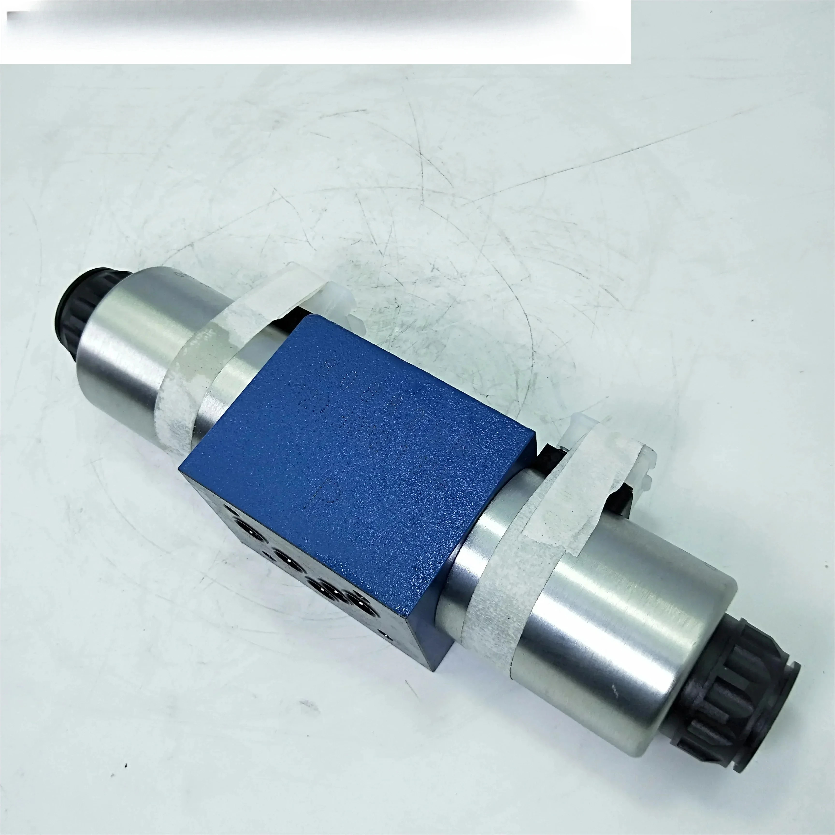 Huade Proportional Directional Valve 4WE10 4WE10E33/CG24N9K4 magnetic exchange valve 4WE10D 4WE10G 4WE10E 10H 10J
Huade Proportional Directional Valve 4WE10 4WE10E33/CG24N9K4 magnetic exchange valve 4WE10D 4WE10G 4WE10E 10H 10J