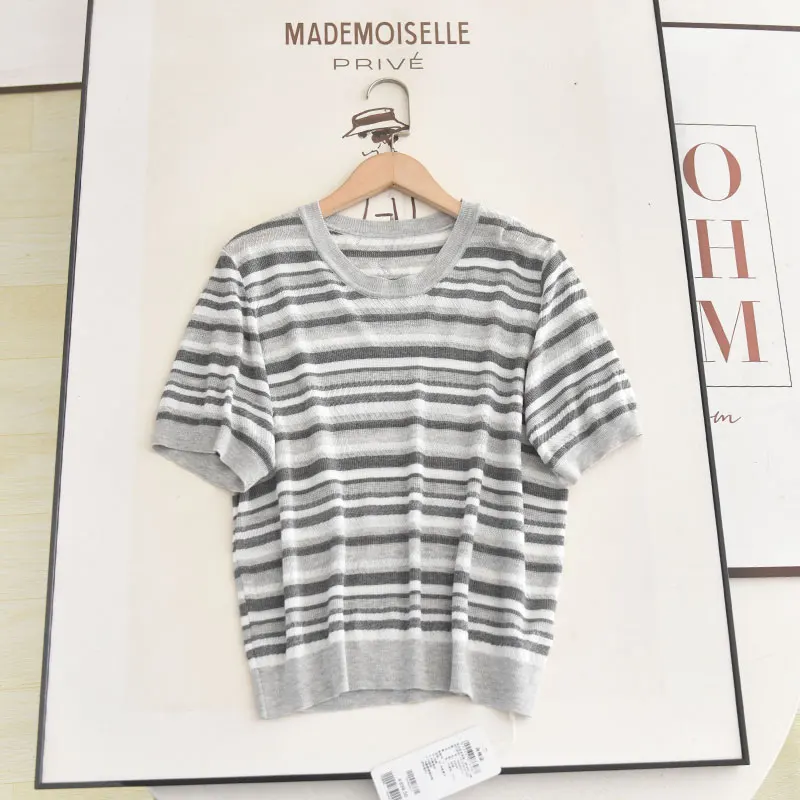 Slimming Stripe irt 2025 Summer New Sle Thin ort Sve Knitted Top Versatile Quali Ladies Faion Summer Wear
Slimming Stripe irt 2025 Summer New Sle Thin ort Sve Knitted Top Versatile Quali Ladies Faion Summer Wear