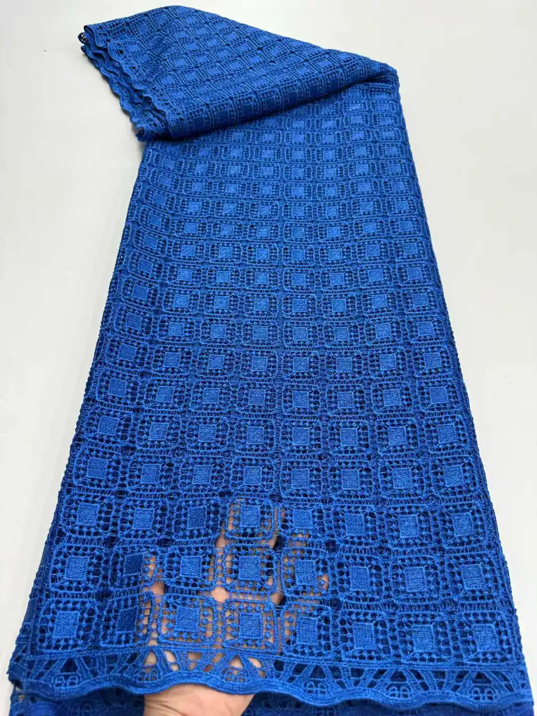 Африканская молочная шелковая ткань с блестками, водорастворимое кружево 2026, высококачественная молочная шелковая нигерийская сетчатая кружевная ткань для свадебного платья
Африканская молочная шелковая ткань с блестками, водорастворимое кружево 2026, высококачественная молочная шелковая нигерийская сетчатая кружевная ткань для свадебного платья