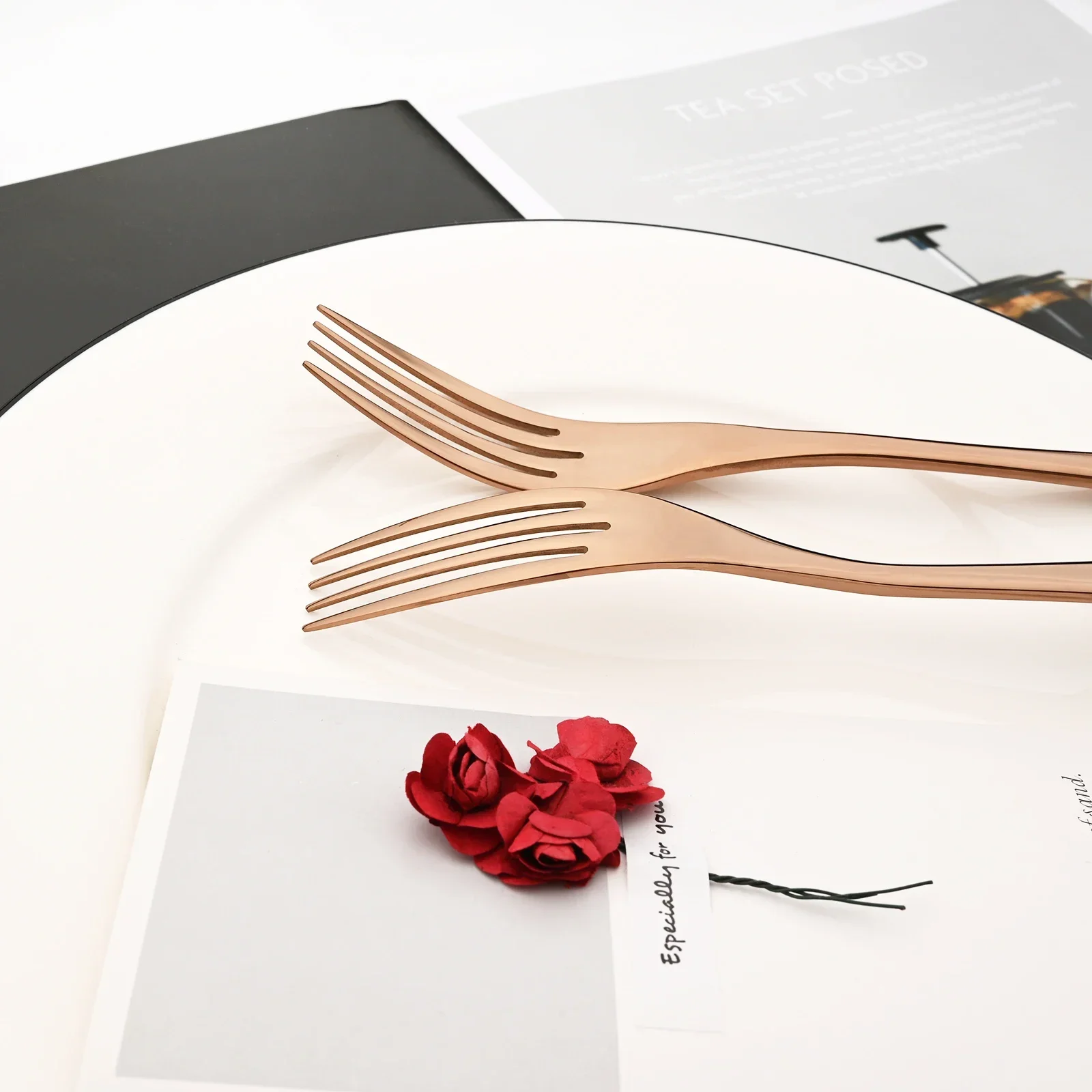 Western 20Pcs Rose Gold Cutlery Tableware Set 304 Stainless Steel Dinnerware Steak Kinfe Fork Tea Spoons Kitchen Silverware Set
Western 20Pcs Rose Gold Cutlery Tableware Set 304 Stainless Steel Dinnerware Steak Kinfe Fork Tea Spoons Kitchen Silverware Set