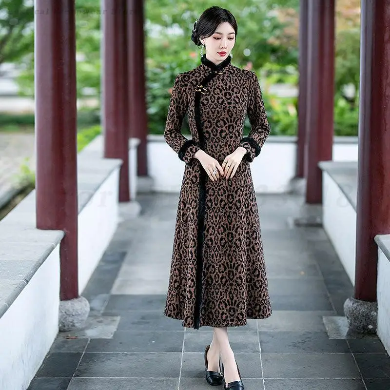 Коричневый Cheongsam, осенне-зимнее новое платье в китайском стиле, улучшенное Cheongsam в стиле ретро, модное элегантное платье трапециевидной формы для пожилых людей среднего возраста
Коричневый Cheongsam, осенне-зимнее новое платье в китайском стиле, улучшенное Cheongsam в стиле ретро, модное элегантное платье трапециевидной формы для пожилых людей среднего возраста