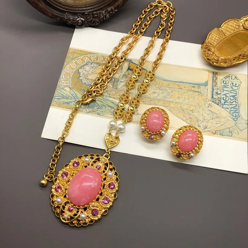 New Pendant Necklace Temperament Fashionable Diamond-set Design Sense Baidu Pink Sweet Egg-shaped Retro Stud Earrings Jewelry
New Pendant Necklace Temperament Fashionable Diamond-set Design Sense Baidu Pink Sweet Egg-shaped Retro Stud Earrings Jewelry