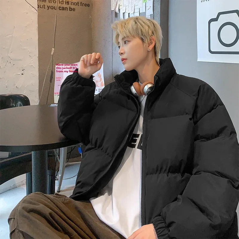 Зимняя повседневная хлопковая куртка с воротником из хлопка, мужская верхняя одежда, теплое молодежное пальто из полиэфирного волокна обычной длины
Зимняя повседневная хлопковая куртка с воротником из хлопка, мужская верхняя одежда, теплое молодежное пальто из полиэфирного волокна обычной длины