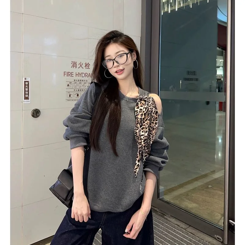 Leopard Print Tie Shoulder Gray Round Neck Sweatshirt Women Loose Casual Pullover Top
Leopard Print Tie Shoulder Gray Round Neck Sweatshirt Women Loose Casual Pullover Top
