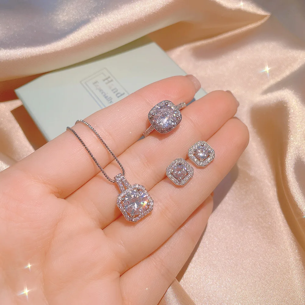 Zircon Square Diamond Collarbone Chain Minimalist Ring Earrings Necklace Three Piece Birthday Gift Set Women Luxury Jewelry
Zircon Square Diamond Collarbone Chain Minimalist Ring Earrings Necklace Three Piece Birthday Gift Set Women Luxury Jewelry