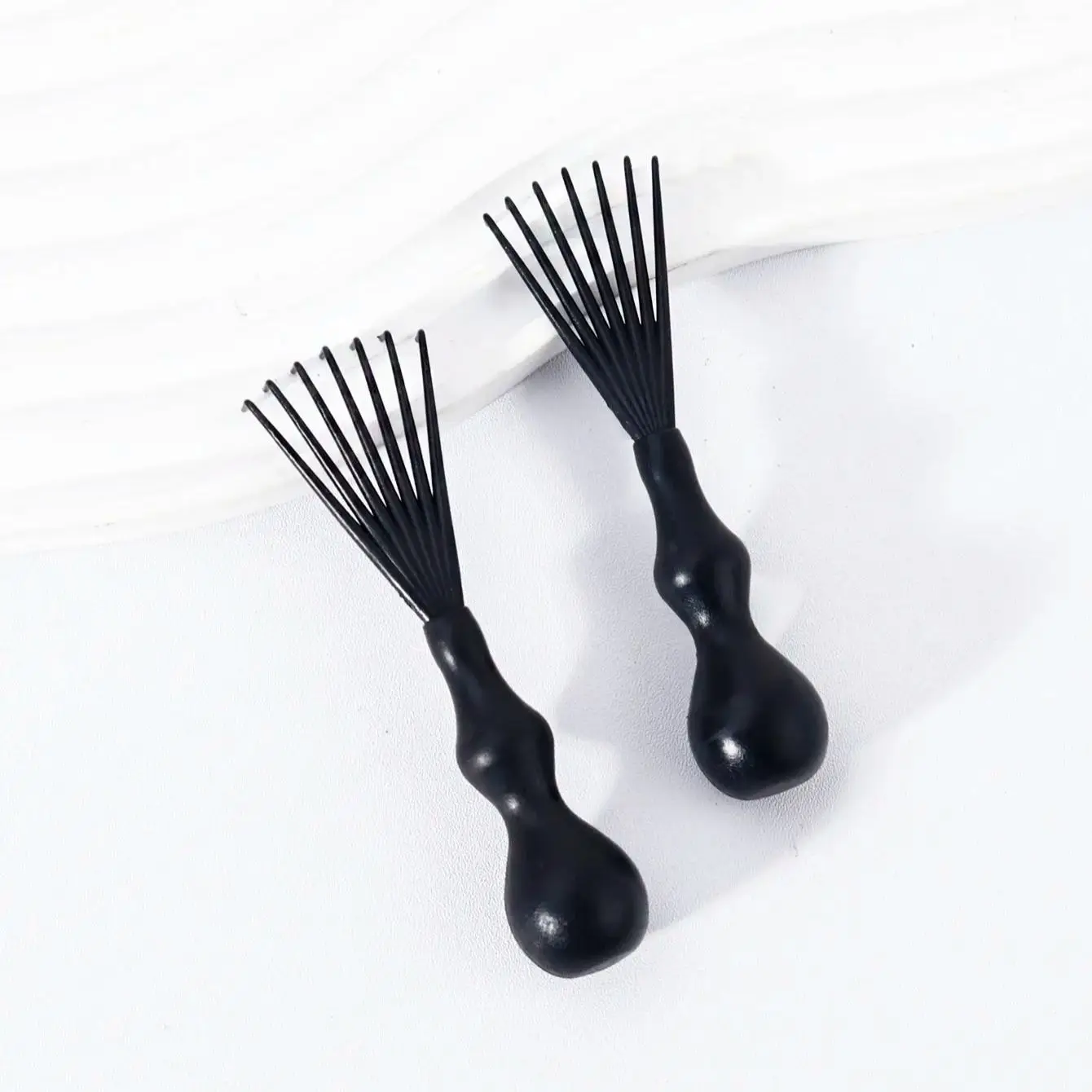 2PCS Brush & Comb Cleaning Tools – Cleaning Claws with Plastic Bristles, Mini Air Cushion Comb Cleaner for Real Hair Wigs
2PCS Brush & Comb Cleaning Tools – Cleaning Claws with Plastic Bristles, Mini Air Cushion Comb Cleaner for Real Hair Wigs