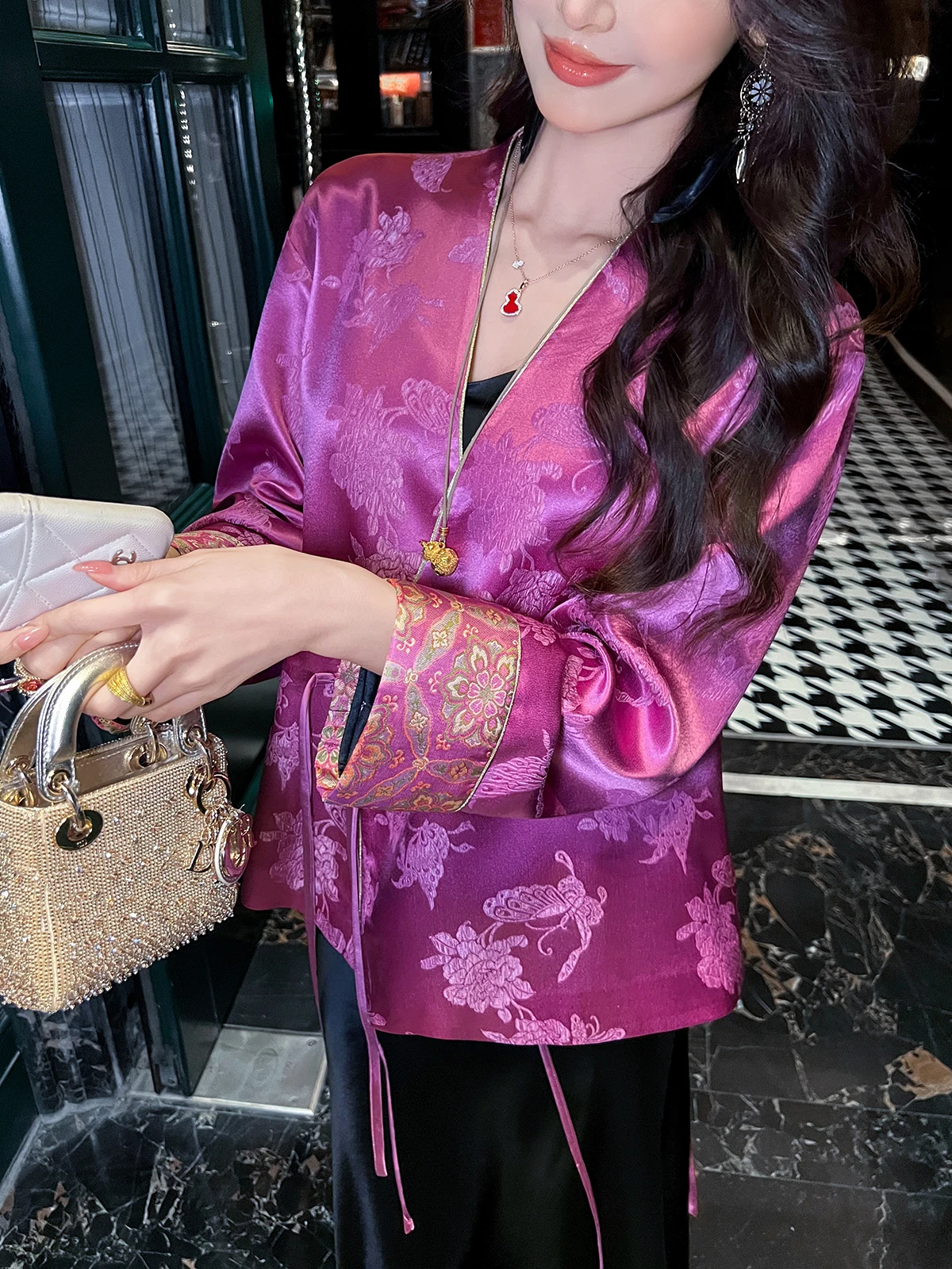 New Chinese Sle ort Embroidered Silk Satin Jaet Women's Loose Top Spring Autumn Faion High-End Feeling by LuGaoGao
New Chinese Sle ort Embroidered Silk Satin Jaet Women's Loose Top Spring Autumn Faion High-End Feeling by LuGaoGao