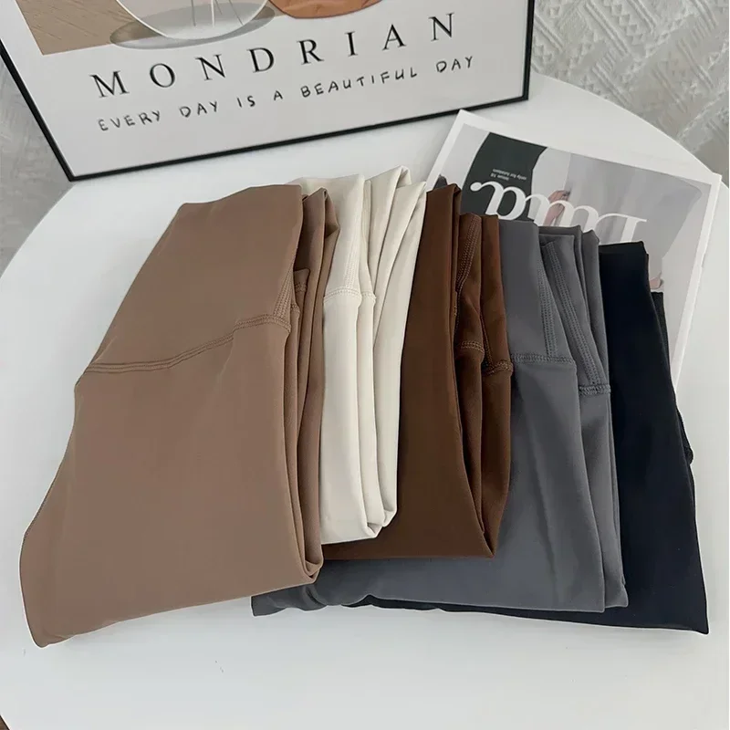 Осень-зима, новые узкие теплые спортивные леггинсы с высокой талией, эластичные тонкие брюки для бега, езды на велосипеде, повседневные брюки для тренировок, фитнеса, йоги
Осень-зима, новые узкие теплые спортивные леггинсы с высокой талией, эластичные тонкие брюки для бега, езды на велосипеде, повседневные брюки для тренировок, фитнеса, йоги