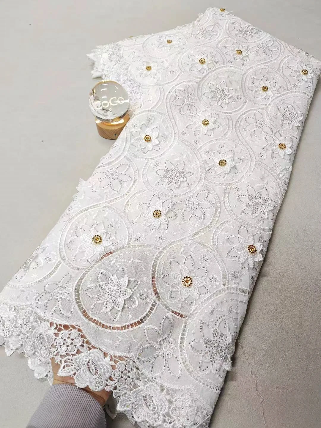 Новейшая африканская кружевная ткань 2022, высокое качество, хлопчатобумажная ткань по метрам, вышивка, стразы, лен, свадебное платье, тюль, 5 ярдов
Новейшая африканская кружевная ткань 2022, высокое качество, хлопчатобумажная ткань по метрам, вышивка, стразы, лен, свадебное платье, тюль, 5 ярдов