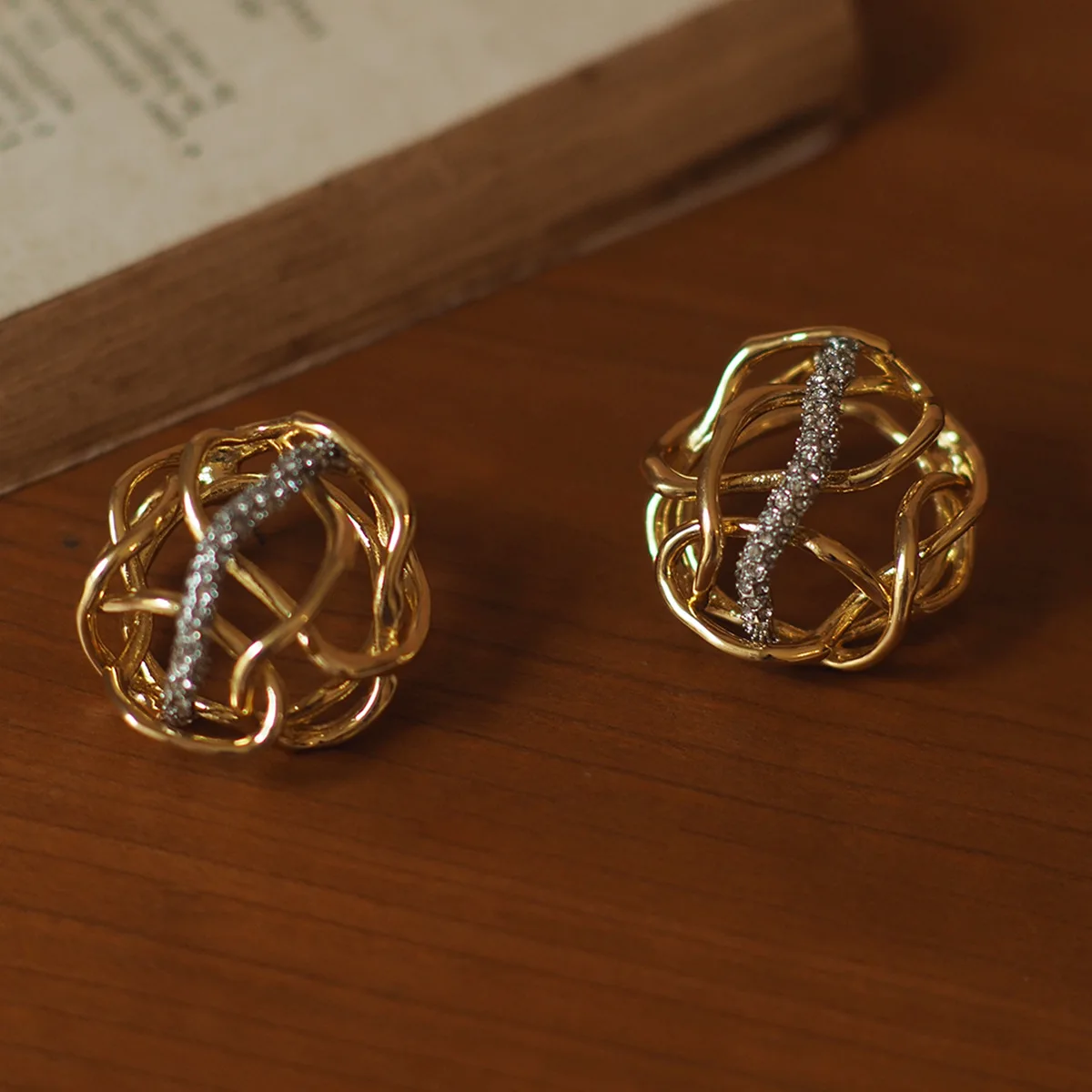 New Western-Style Retro-Inspired Micro-Paved Round Coiled Bird's Nest-Motif Stud Earrings - Artisan Handcrafted Trendy Jewelry
New Western-Style Retro-Inspired Micro-Paved Round Coiled Bird's Nest-Motif Stud Earrings - Artisan Handcrafted Trendy Jewelry