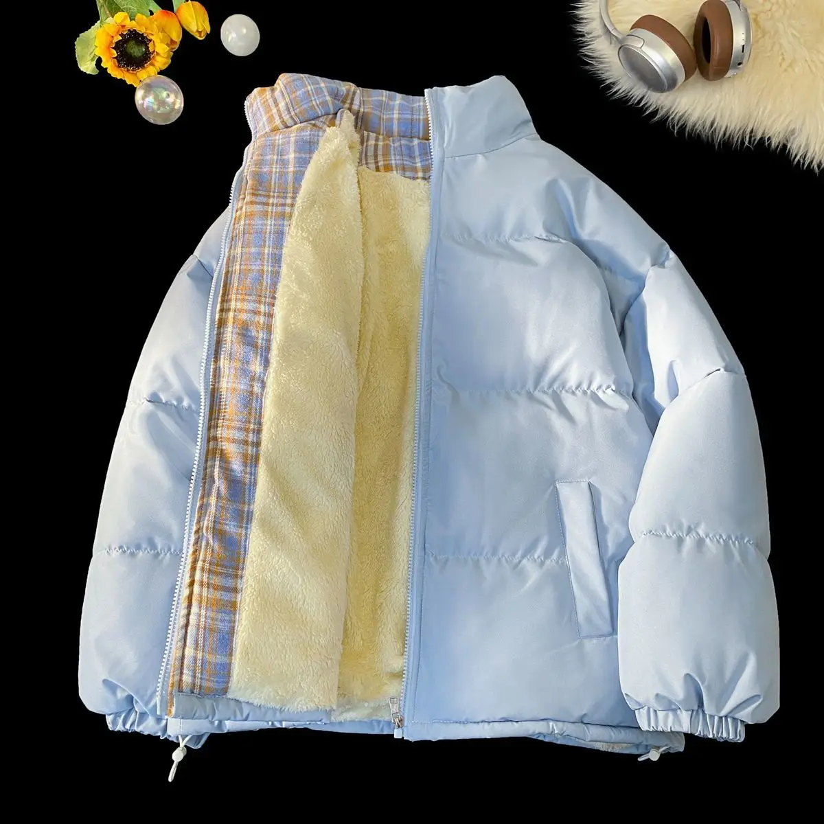 Новая мужская хлопковая куртка в клетку 2025 года, свободная, на флисовой подкладке, утепленная, модная, для пар, на хлопковой подкладке
Новая мужская хлопковая куртка в клетку 2025 года, свободная, на флисовой подкладке, утепленная, модная, для пар, на хлопковой подкладке